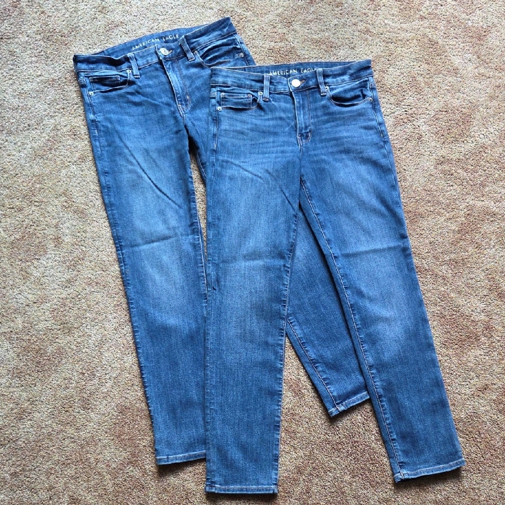 Great Deal!! 2 Pairs of American Eagle Med. Wash Skinny Jeans. Size 6. Like New!